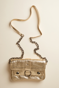 Bolso de cuero con cadena y anilla YOLYKKE