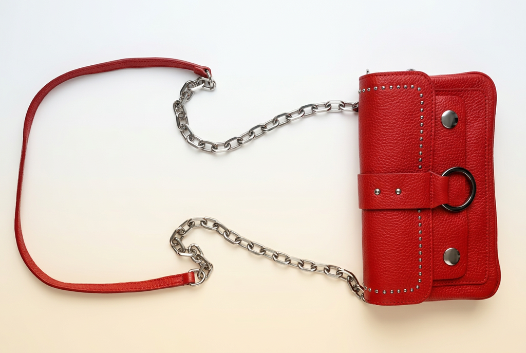 Bolso de cuero con cadena y anilla YOLYKKE