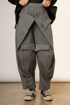 Pantalón globo gris con paneles superpuestos Wendy Trendy
