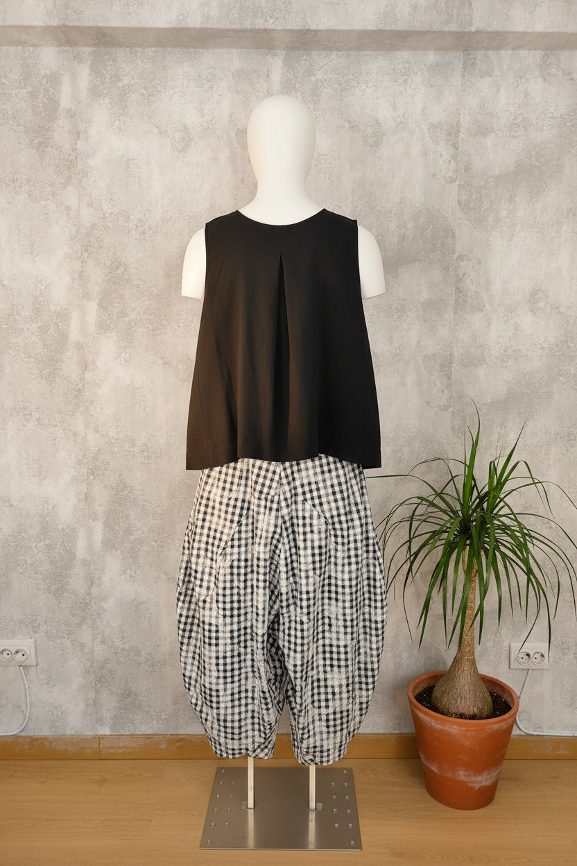 Top Sin Mangas Pliegue Central Negro