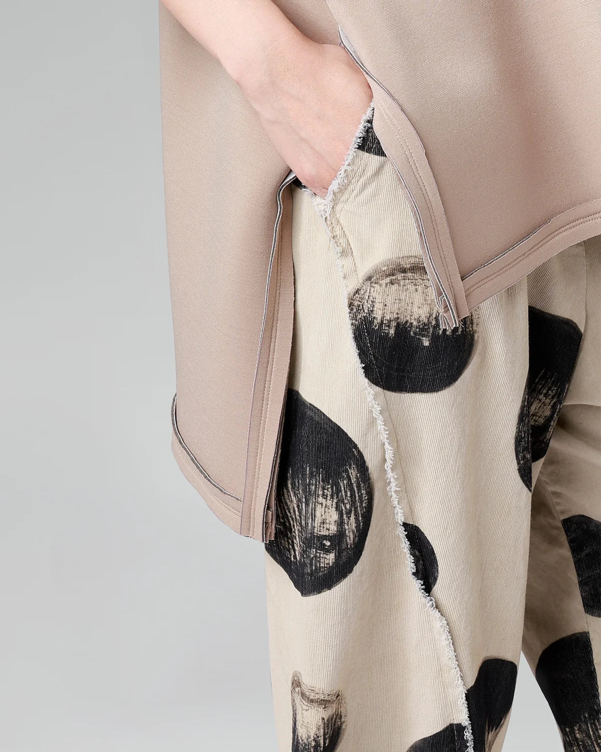 Pantalón de micro pana de algodón con lunares