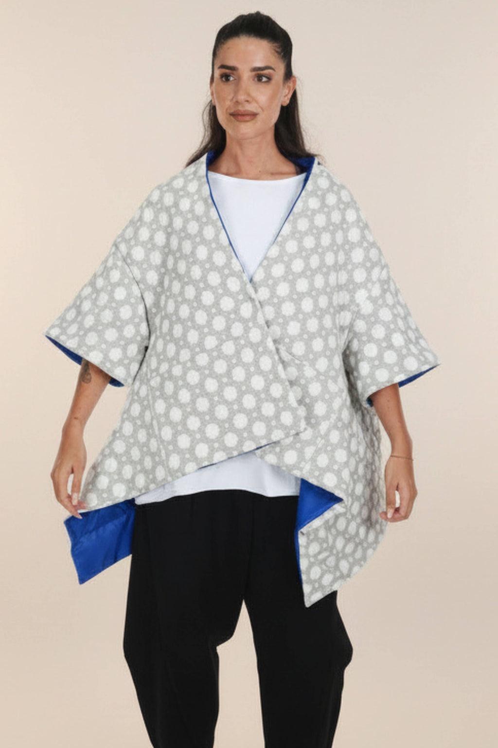Giubbotto Imbottito Crinkle Nero, Foderato con Stampa di Cerchi, Stile Piumino | Wendy Trendy