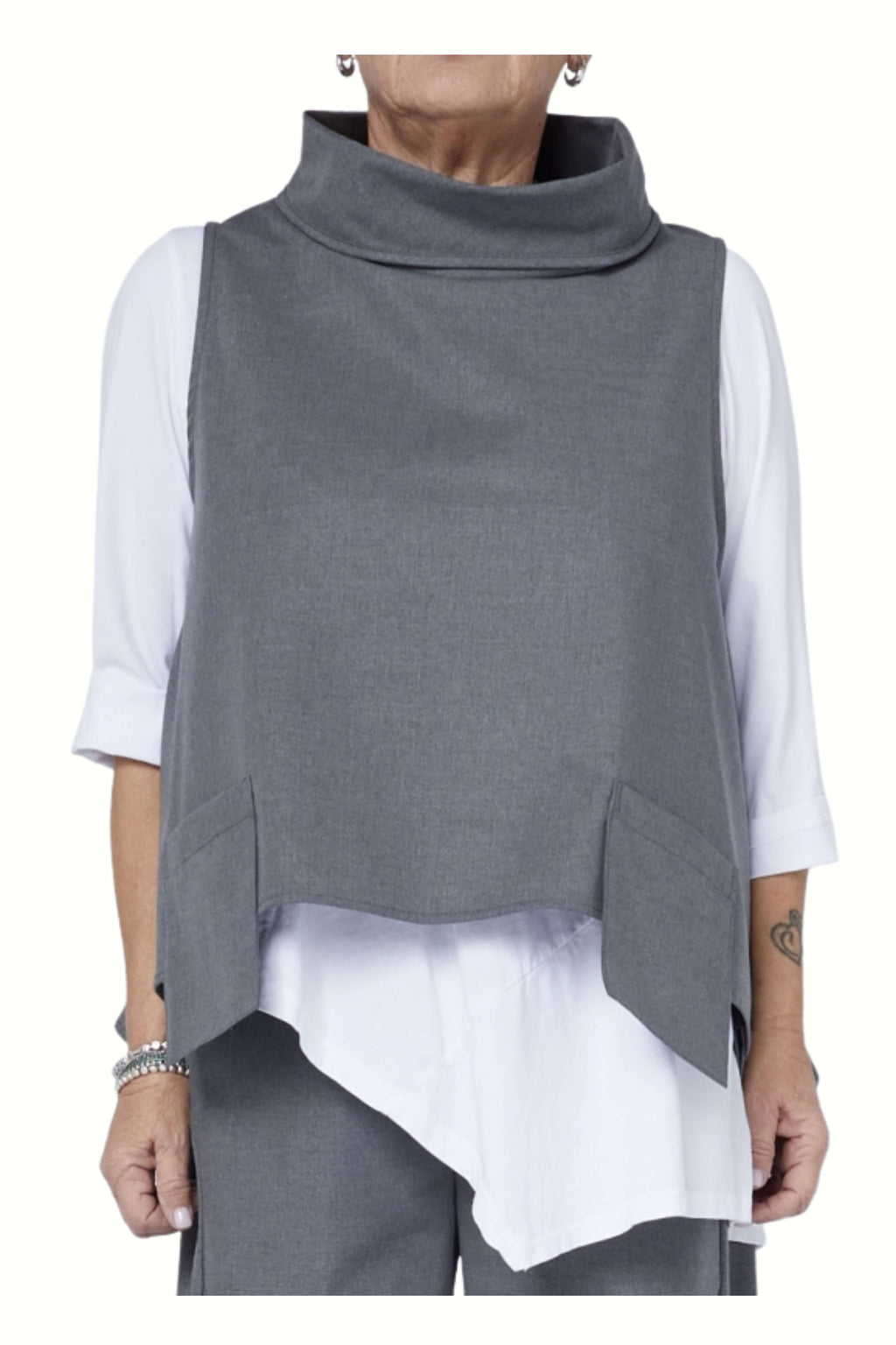 Chaleco Asimétrico Cuello Vuelto Wendy Trendy