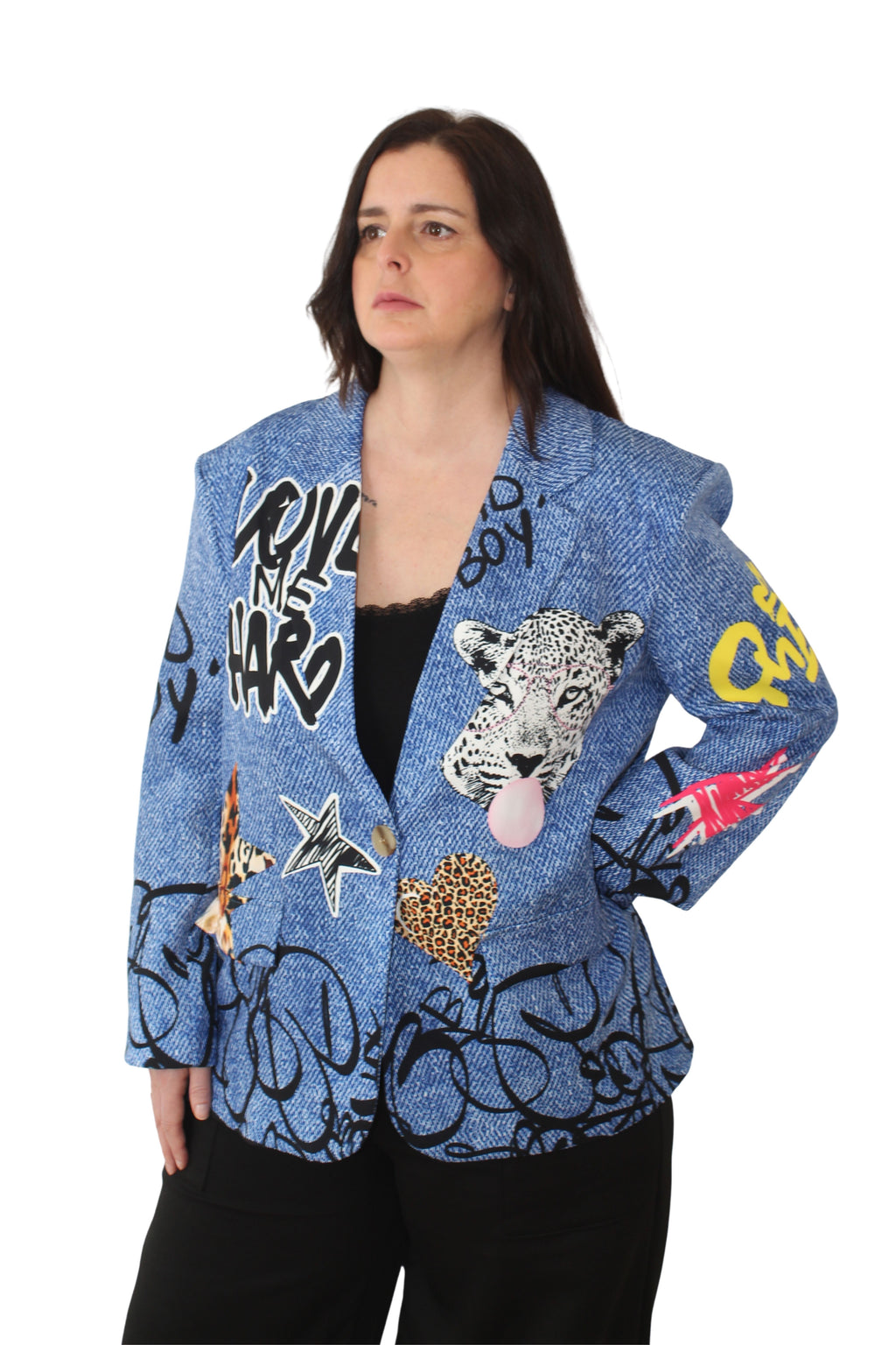 Blazer azul vaquero con tigre estampado en la espalda y texto en negro y azul LYKKE