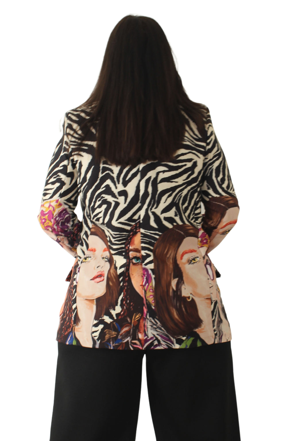 Blazer estampada de cebra con dos mujeres dibujadas en la espalda LYKKE