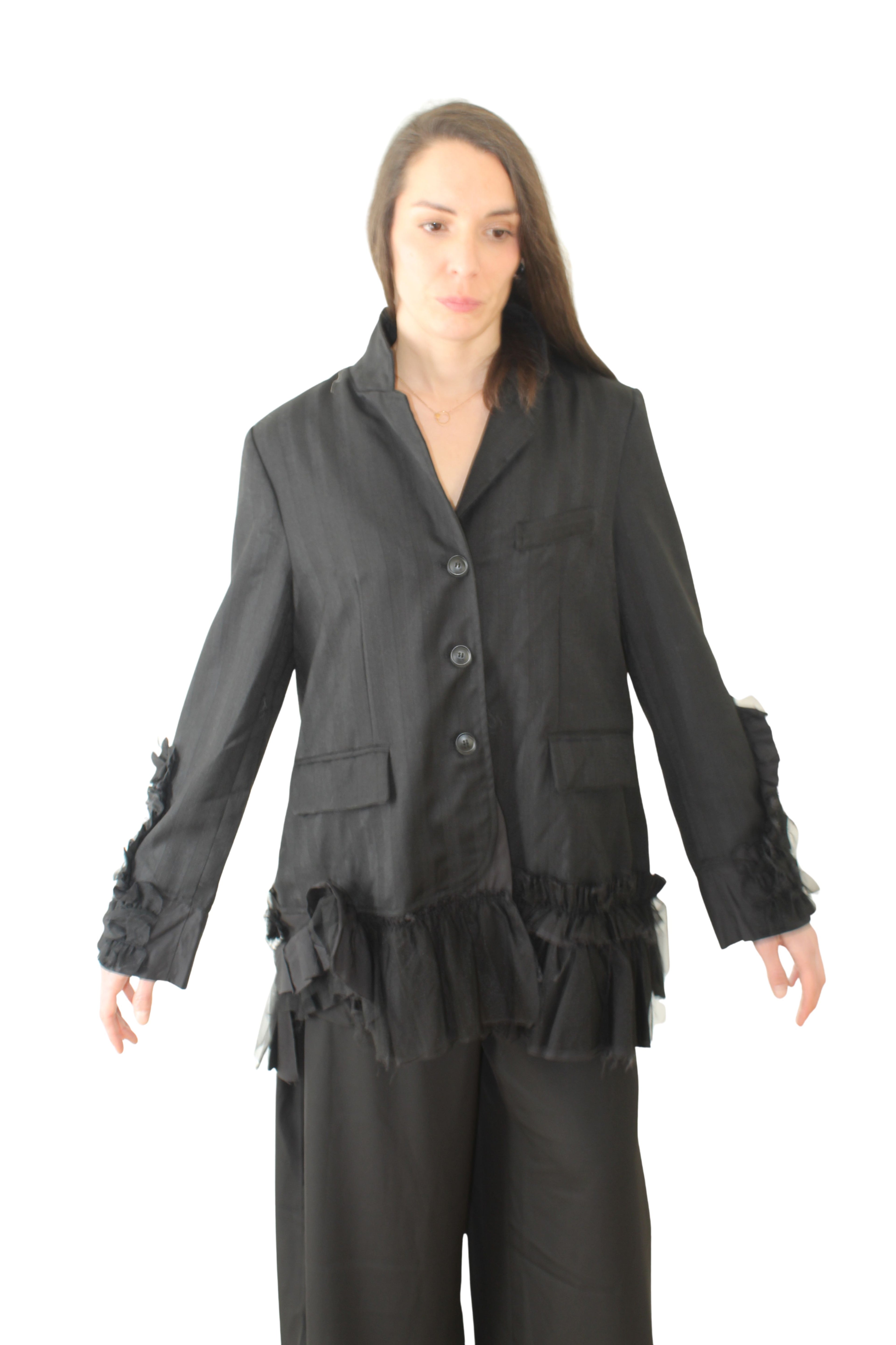 Chaqueta Negra Volantes Oriental - Wendy Trendy