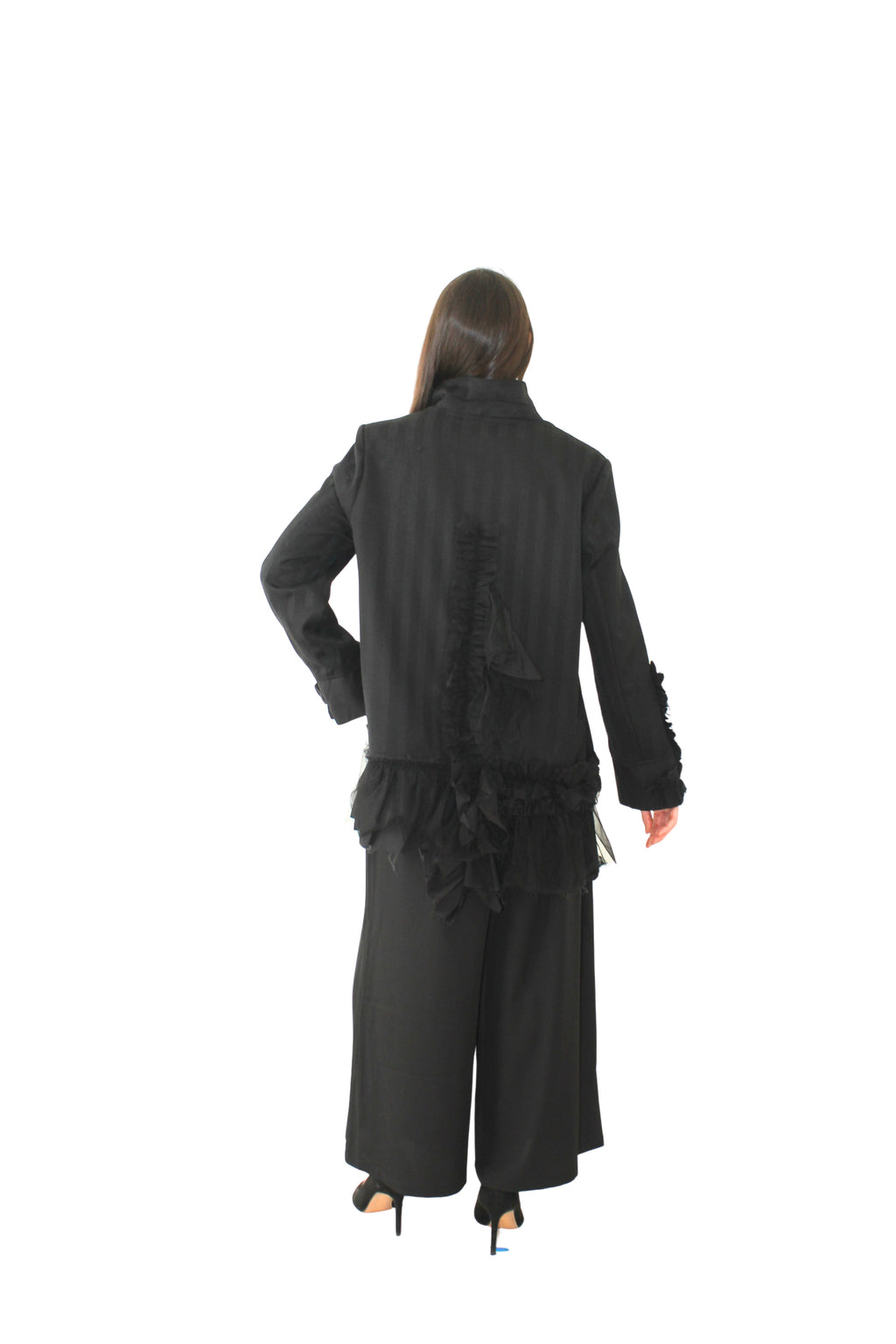 Chaqueta Negra Volantes Oriental - Wendy Trendy