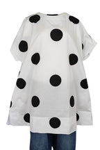 bluson de nefelibata con lunares negros y bolsillos