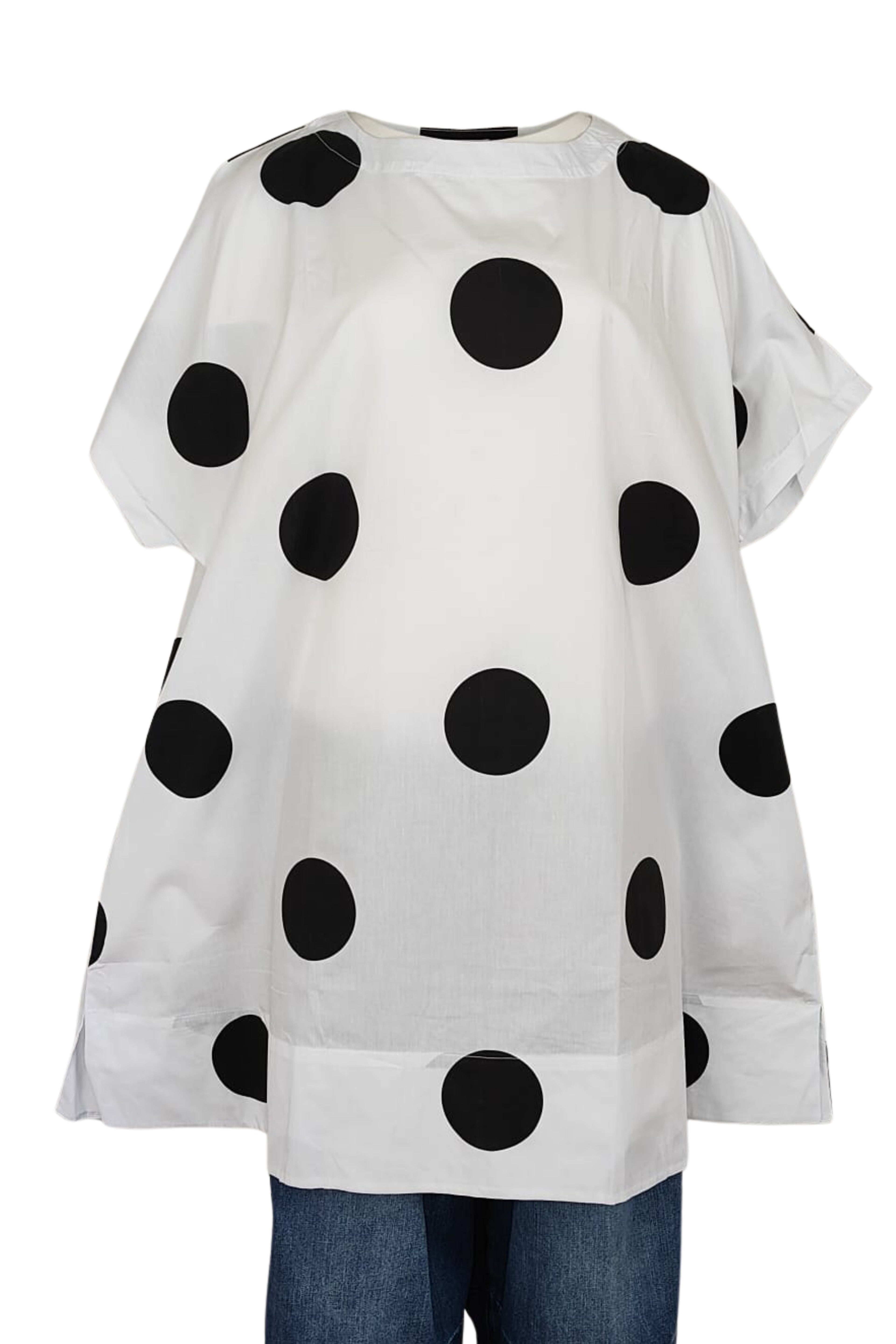 bluson de nefelibata con lunares negros y bolsillos