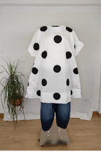 bluson de nefelibata oversice con lunares negros y bolsillos