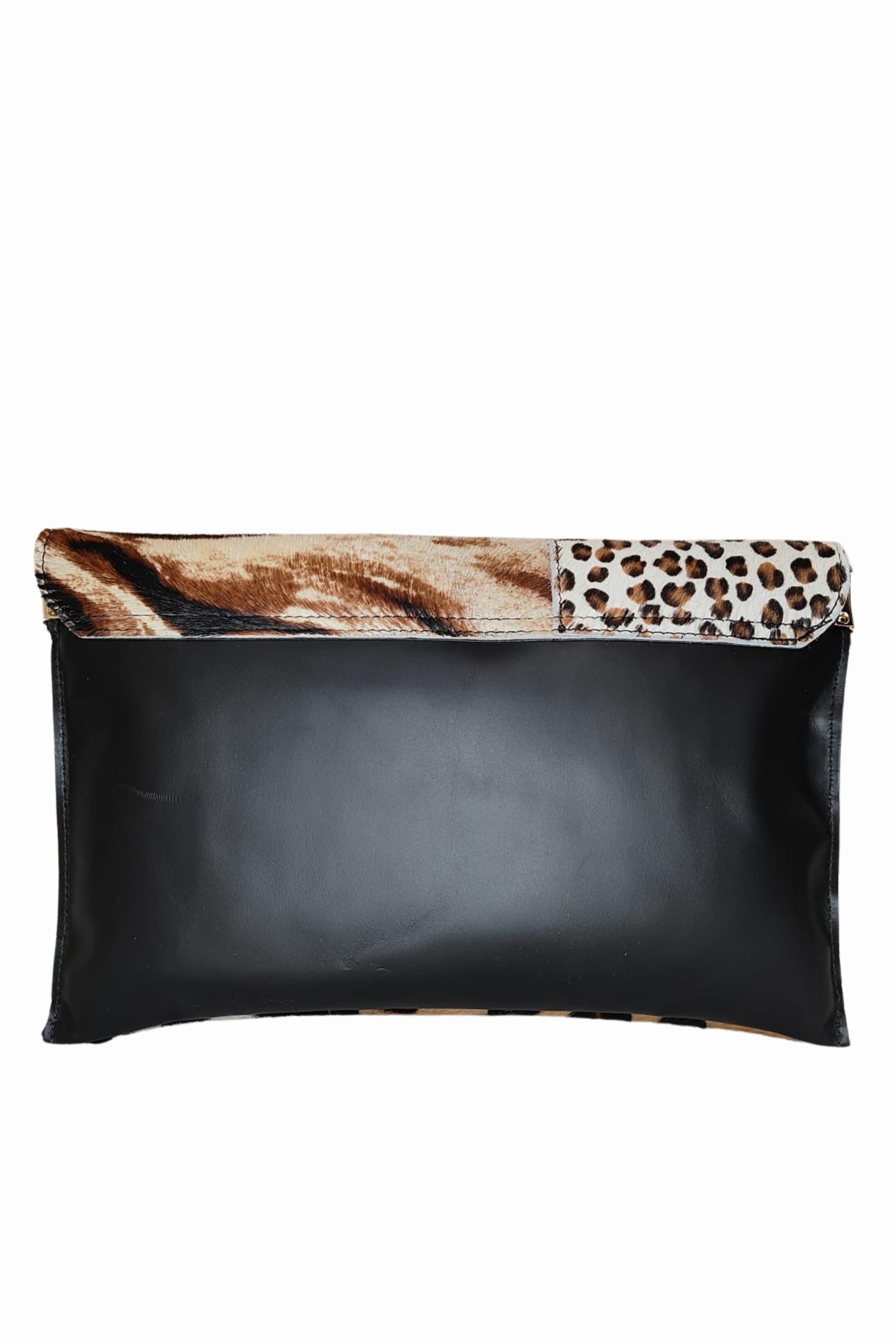 bolso de piel con estampado de animal print 