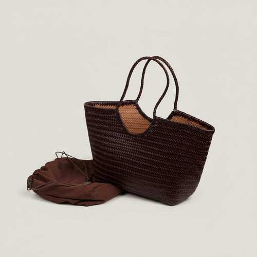 Capazo trenzado color chocolate echo en piel con dos asas largas u un bolso en tejido también chocolate Lykke