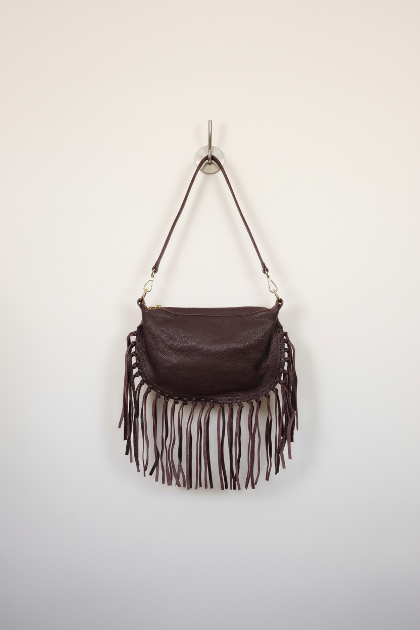 Borsa a tracolla 100% pelle con frange burdeos, traccole corte e lunghe, Fabbricato in Italia | YOLYKKE