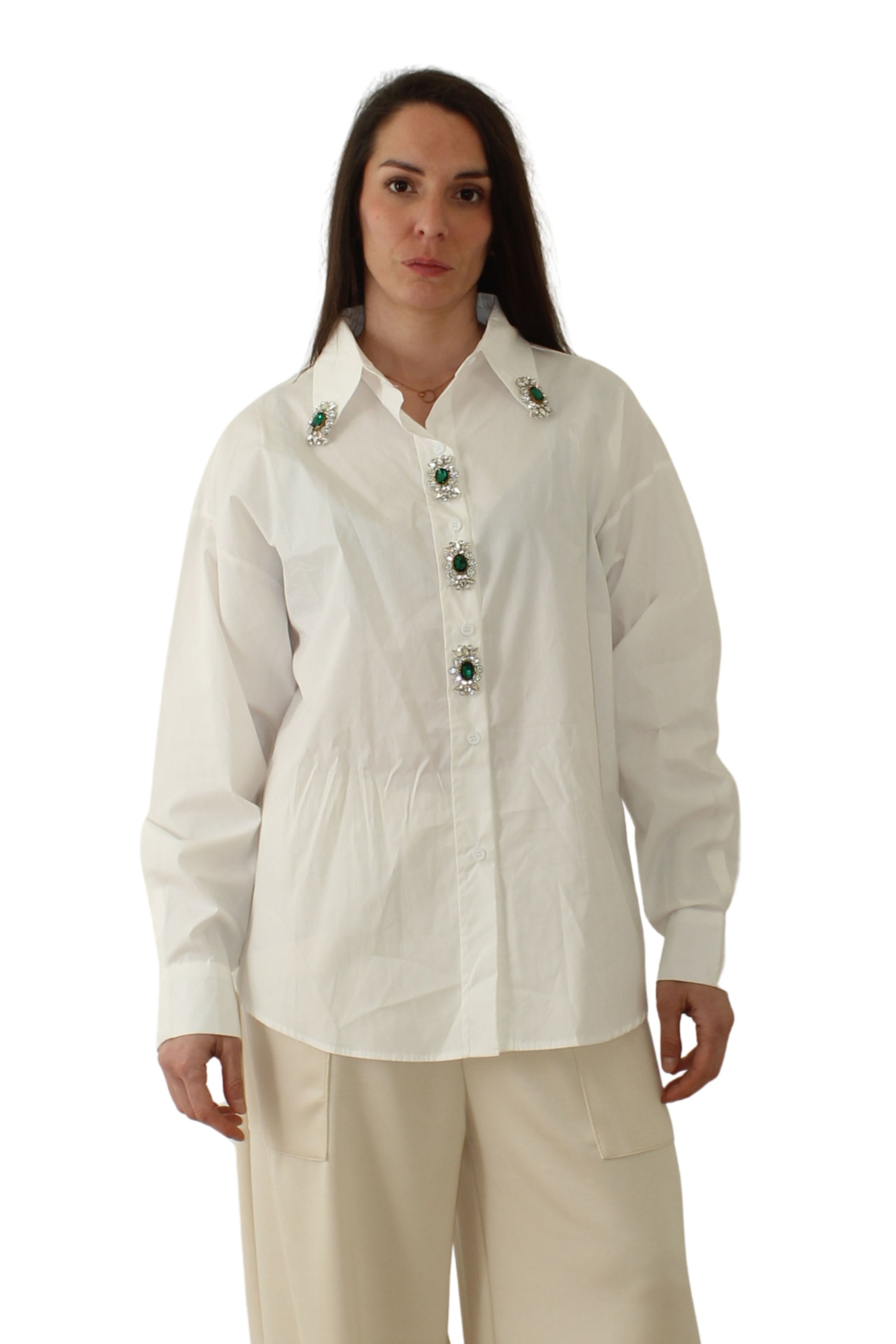 Camisa de nefelibata con broches en botones y cuello en verde esmeralda  LYKKE