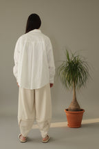 Camisa de nefelibata con broches en botones y cuello en verde esmeralda  LYKKE