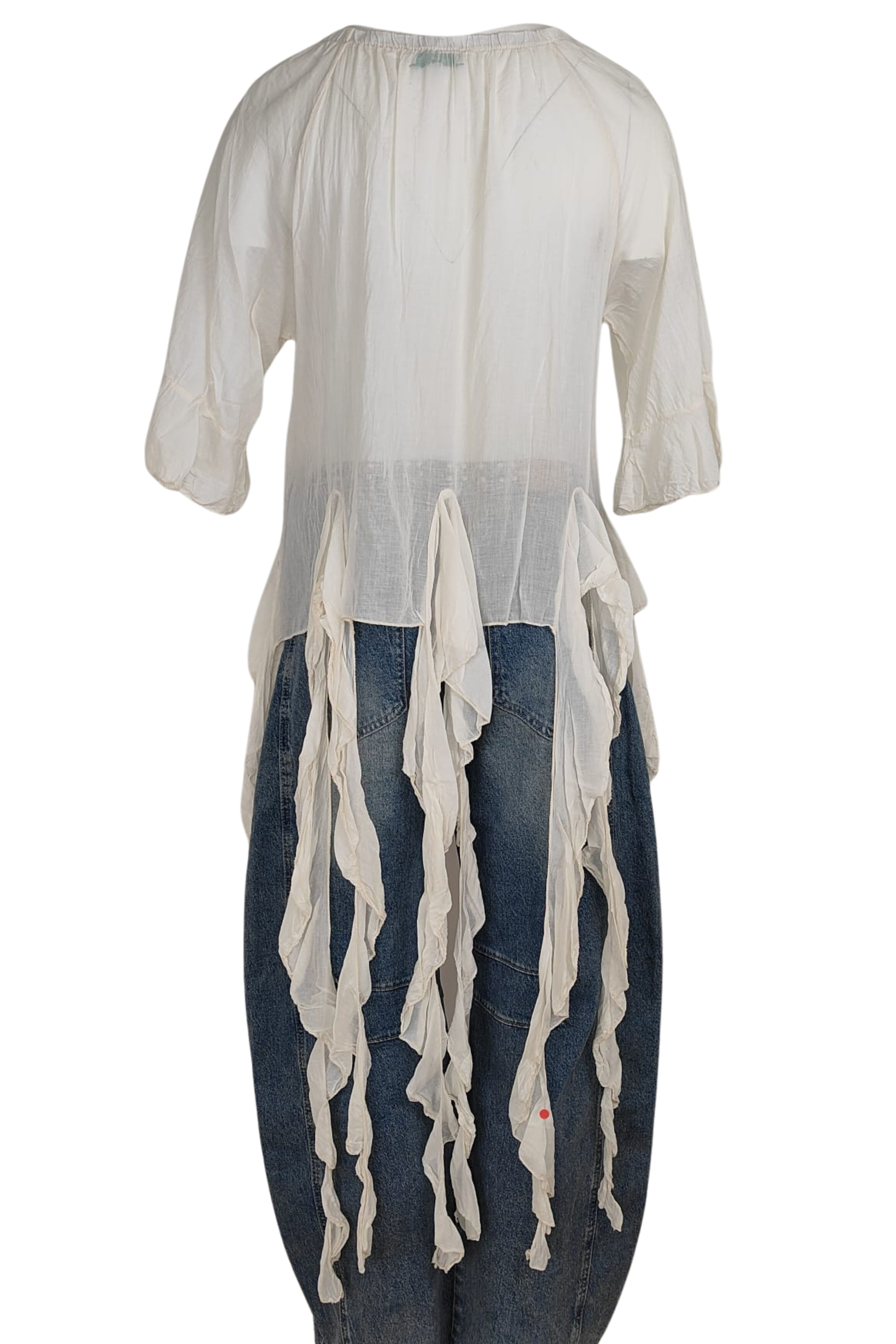 camisa de jot_madrid con detalles de volantes colgando 