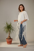 camisa jot_madrid de algodon semitransparente con detalle de volantes colgando 