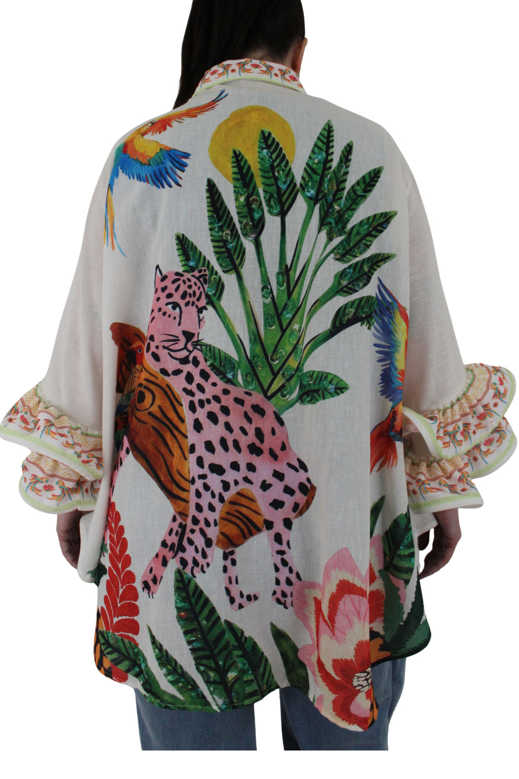 camisa de jot_milano con dibujo pintado de tigre rosa y volantes en las mangas