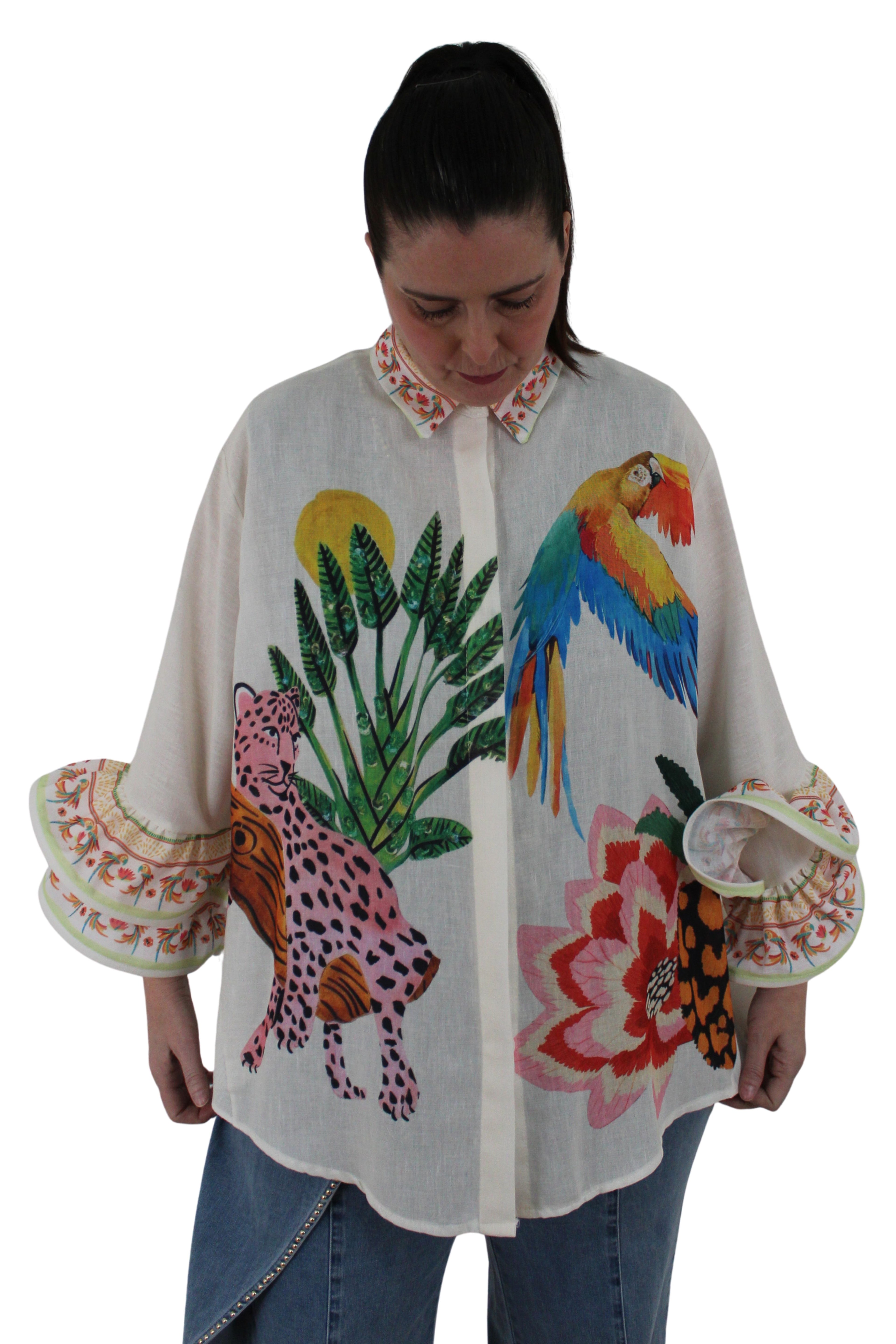 camisa de jot_milano con dibujo pintado de tigre rosa y volantes en las mangas