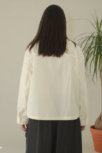 Chaqueta con detalles costuras cosidas en beige de jotmadrid LYKKE