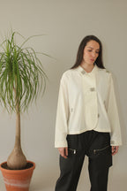 Chaqueta con detalles costuras cosidas en beige de jotmadrid LYKKE