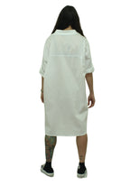 camisa larga con corazon y texto bordado en amarillo blanco y rosa jot_milano