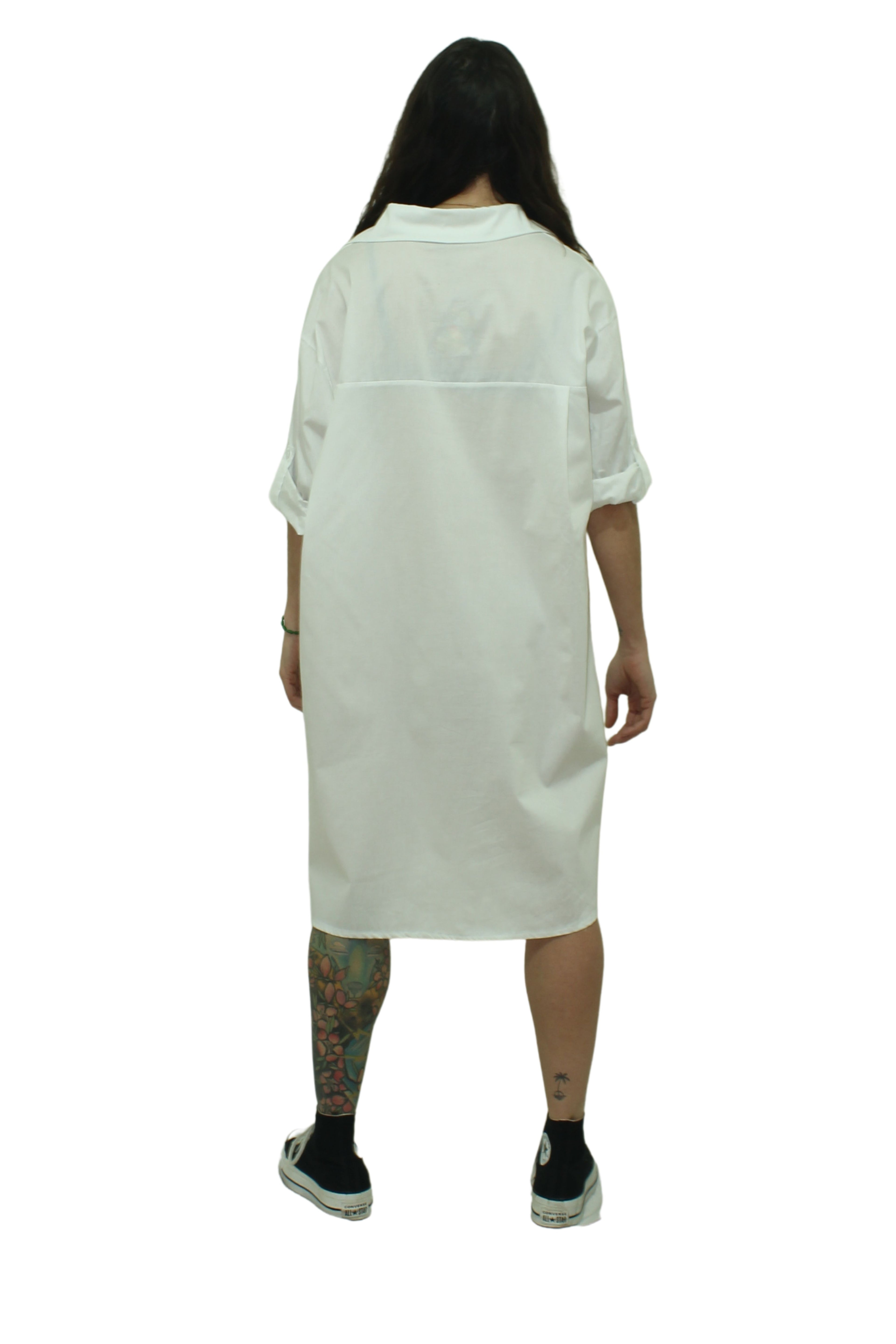 camisa larga con corazon y texto bordado en amarillo blanco y rosa jot_milano