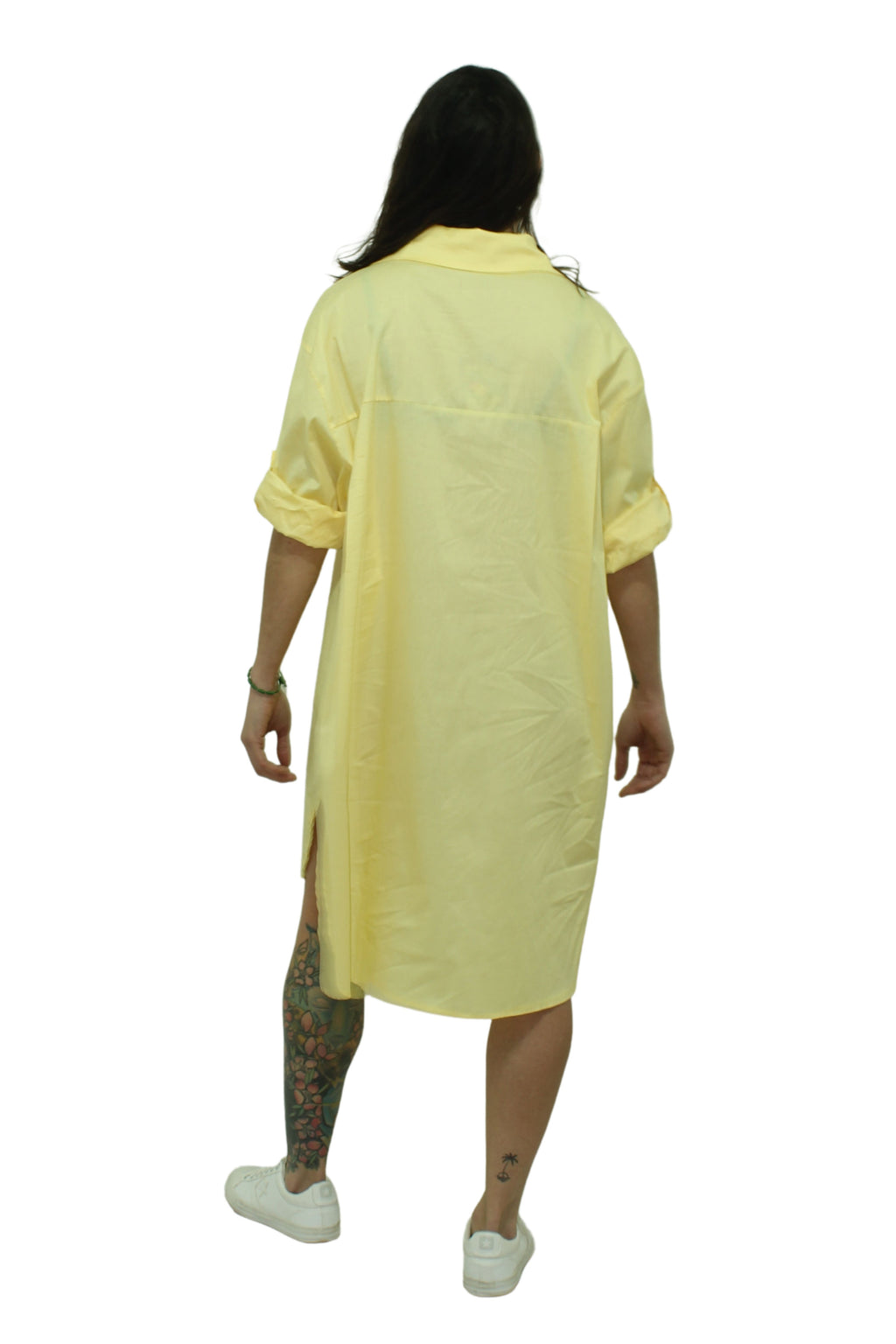camisa larga con corazon y texto bordado en amarillo blanco y rosa jot_milano