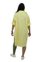 camisa larga con corazon y texto bordado en amarillo blanco y rosa jot_milano