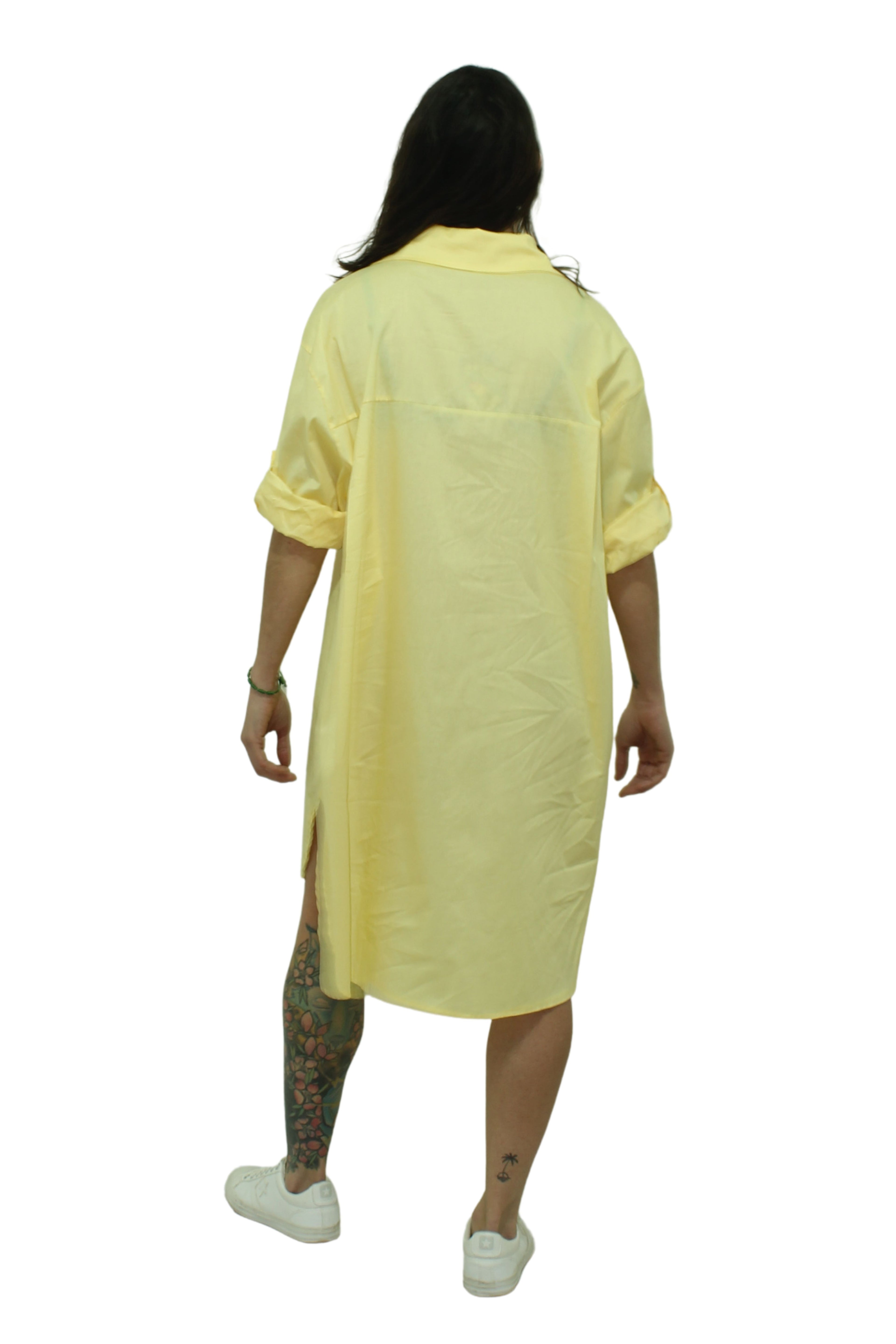 camisa larga con corazon y texto bordado en amarillo blanco y rosa jot_milano