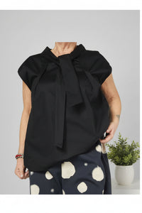 camisa wendy trendy negra con lazo en el cuello