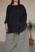 camisa wendy trendy con lineas plateadas y abotonada cuello caido