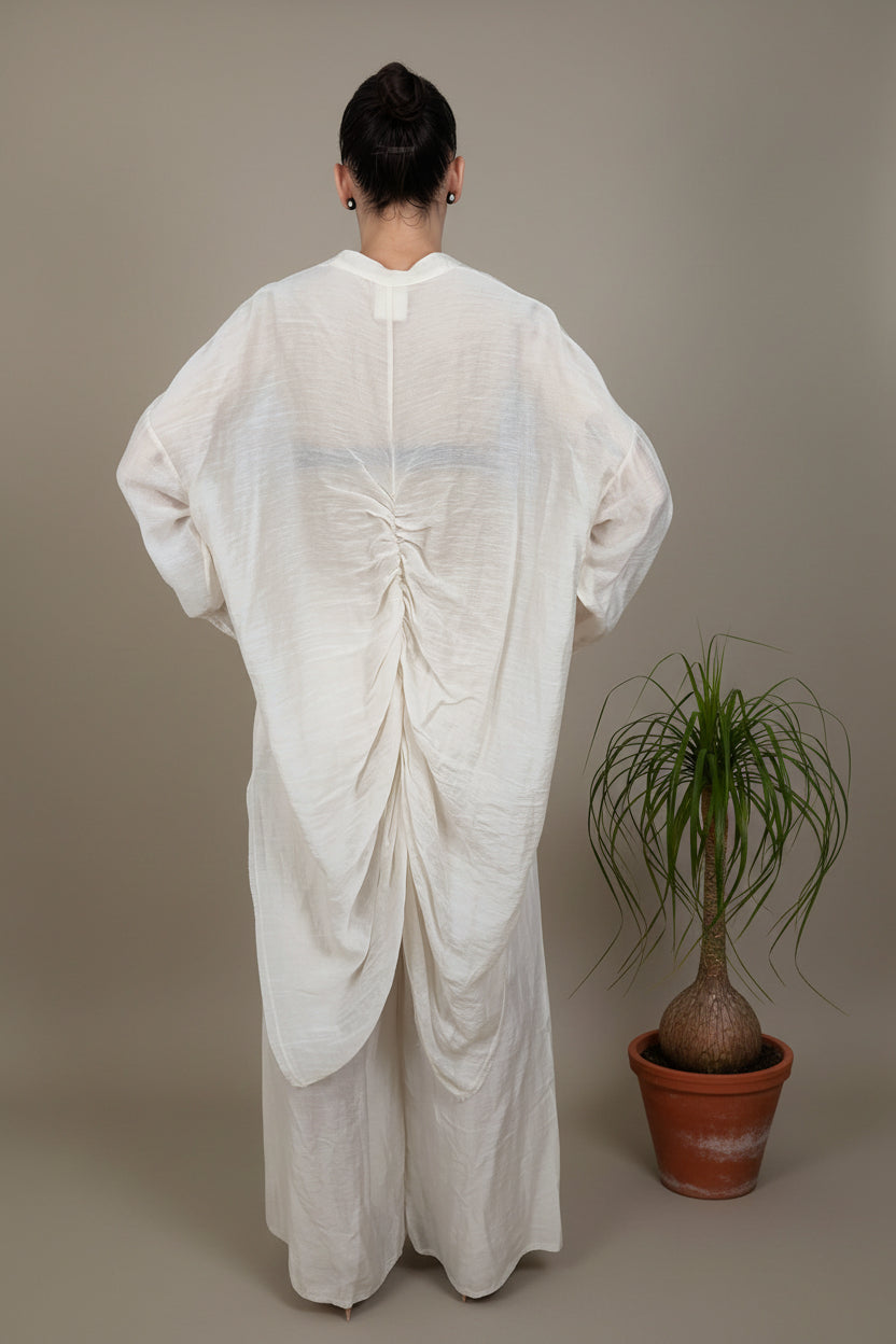 camisa yolykke corte pinguino con detalle de bolsilos gigantes delanteros
