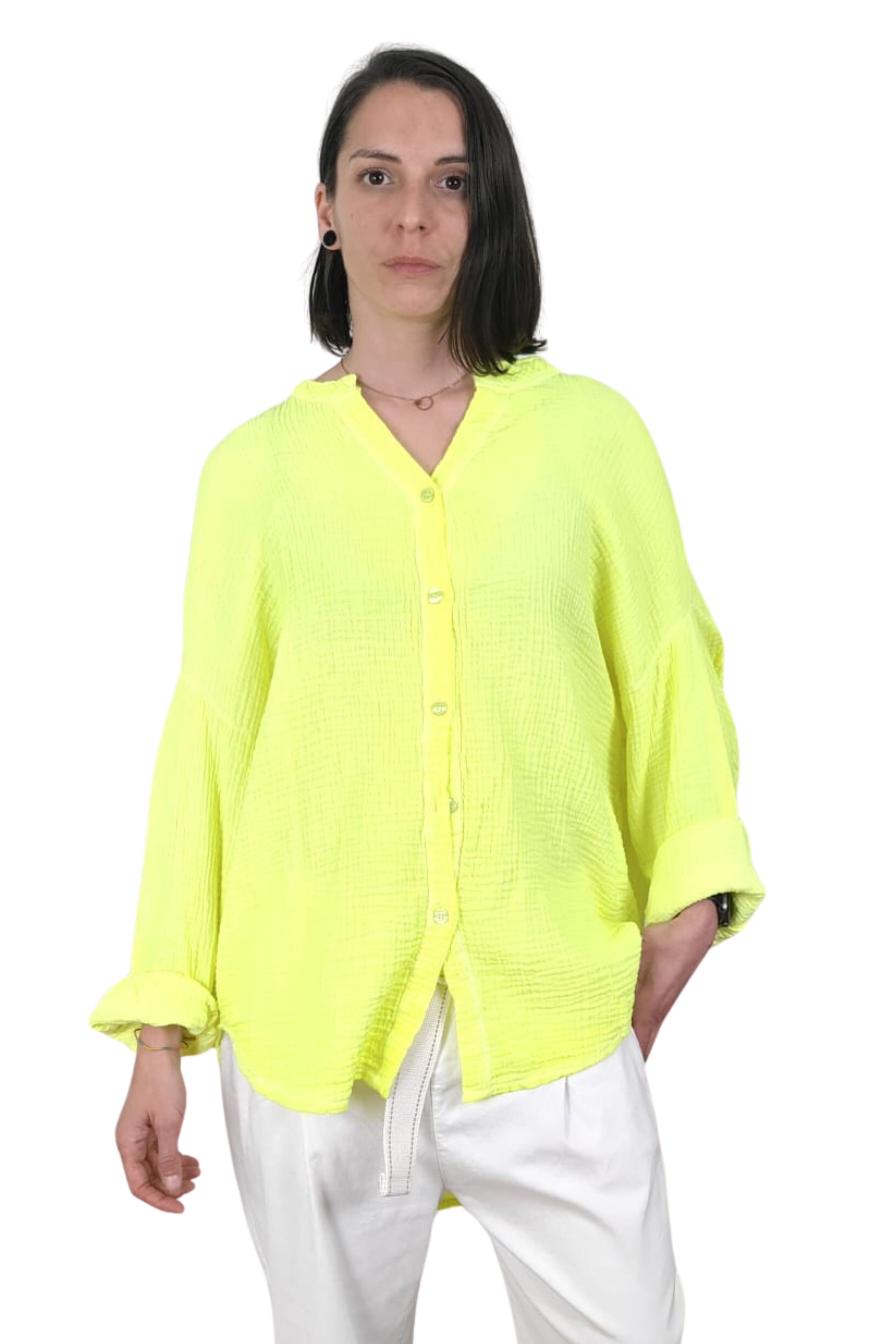 camisa fluor de jot_milano con detalle de letras en la espalda de algodón rizado