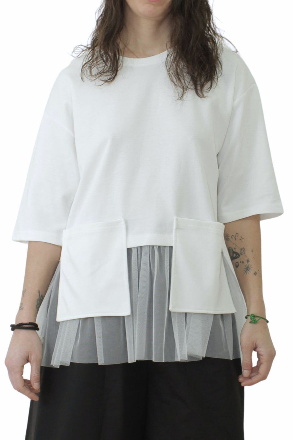 camiseta de nefelibata con tul y dos bolsillos