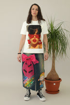 camiseta de nefelibata con estampado de diva y pendientes de cerezas | YOLYKKE