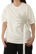 Camiseta de nefelibata con flor de cristales y lazo de ras blanco LYKKE