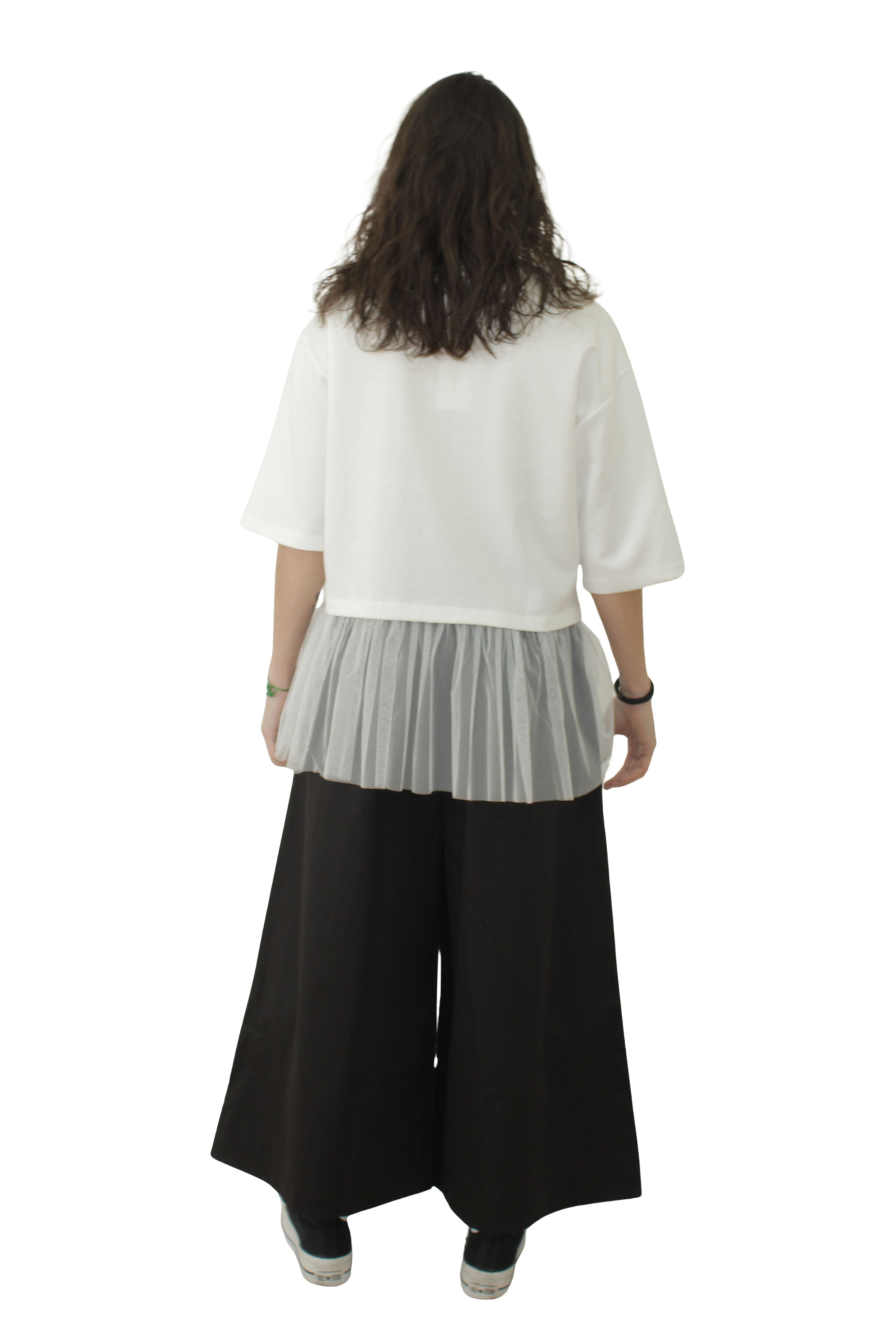 camiseta bolsillos blanca nefelibata con detalle tul trasera