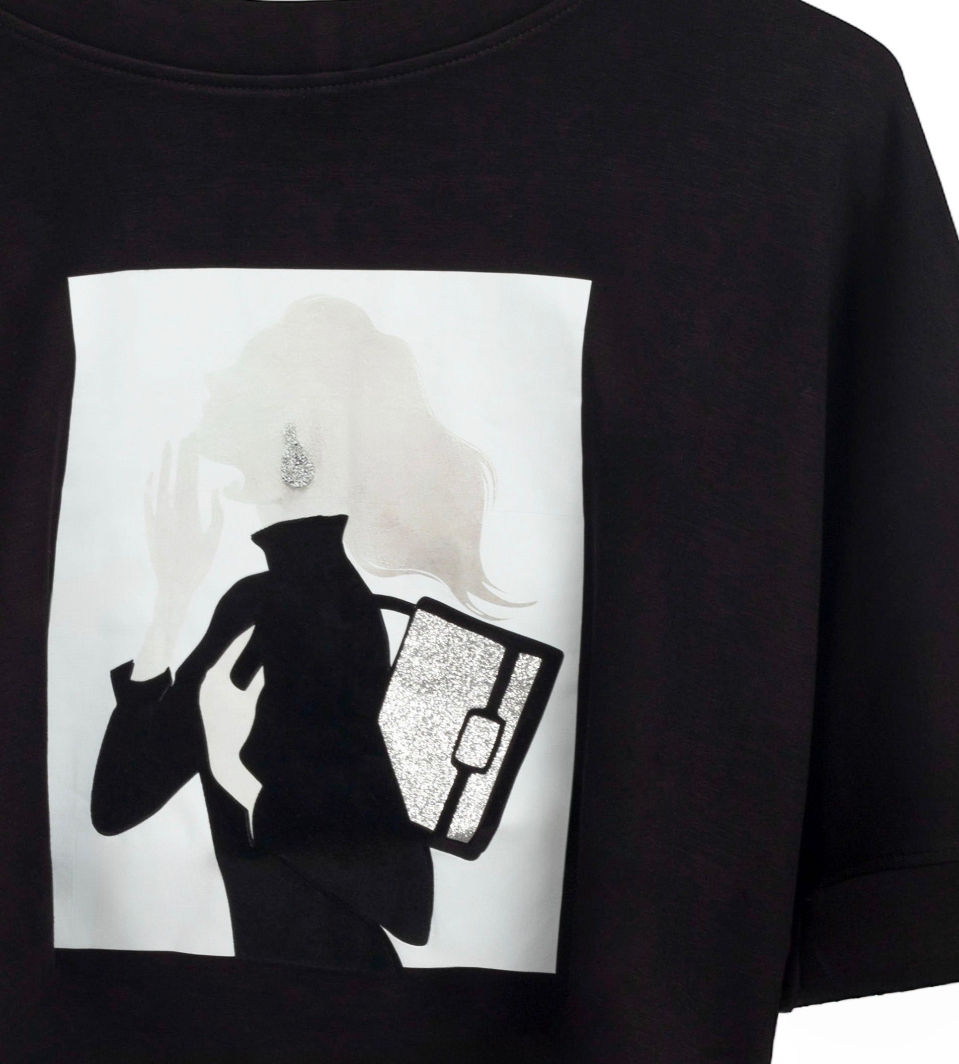 camiseta negra nefelibata con estampado de mujer con bolso de purpurina