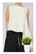 camiseta wendy trendy asimetrica en beige sin mangas