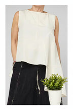 camiseta wendy trendy asimetrica en beige sin mangas
