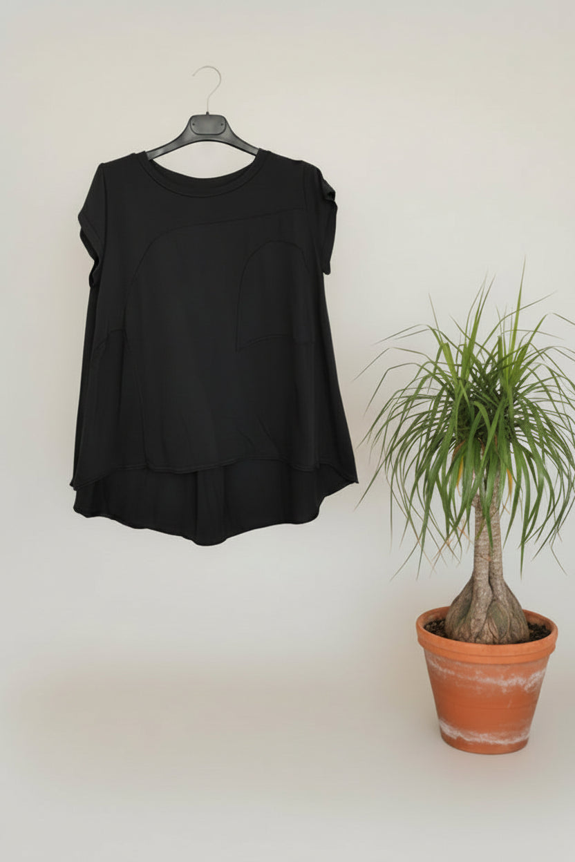 camiseta de wendy trendy negra con detalle de bolsillos boca abajo