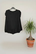 camiseta de wendy trendy negra con detalle de bolsillos boca abajo