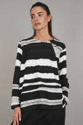 camiseta wendy trendy con costuras en relieve blancas y negras