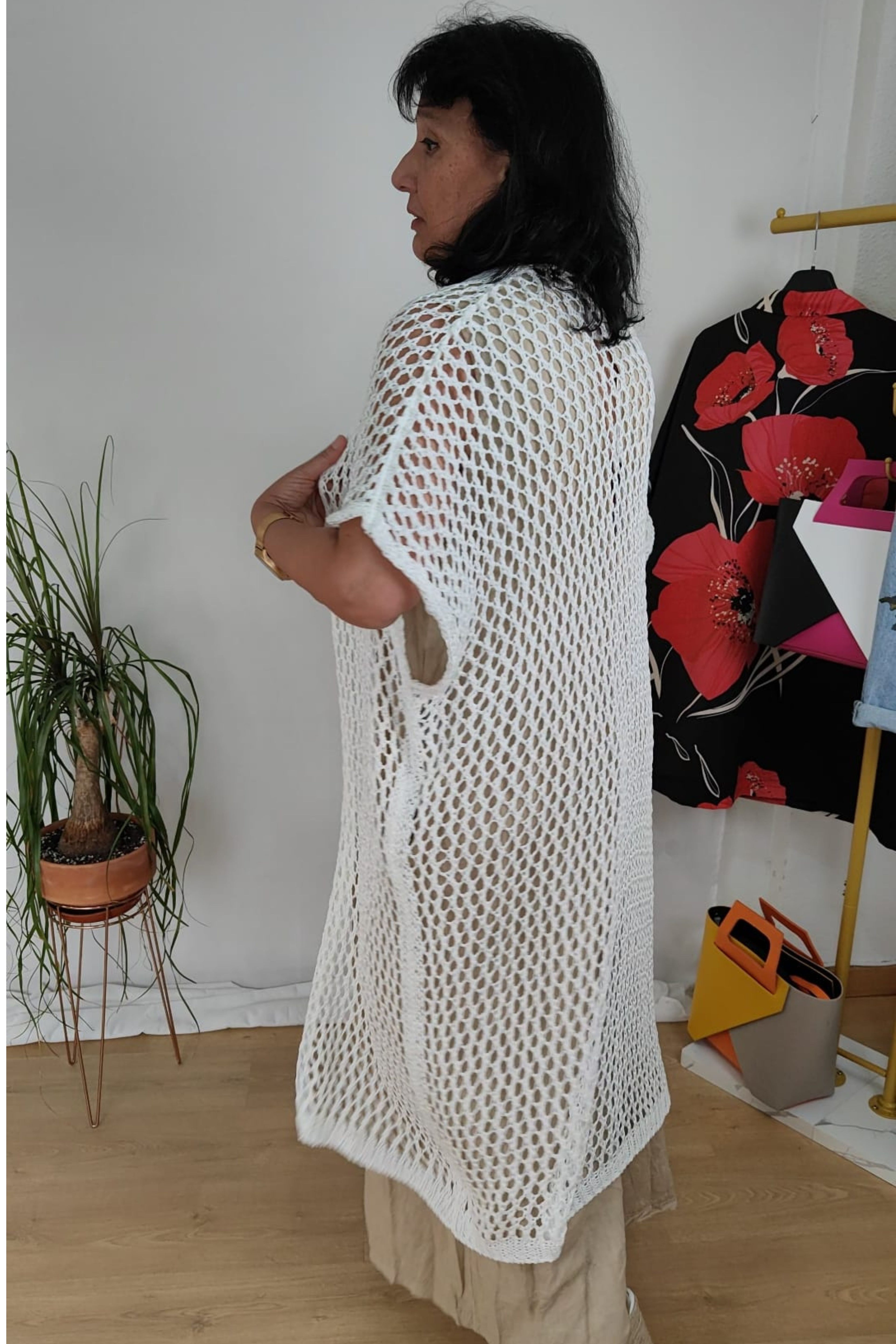 chaleco largo jot_madrid en crochet blanco