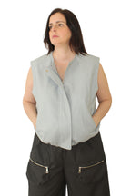 Chaleco polipiel celeste de nefelibata delantero LYKKE