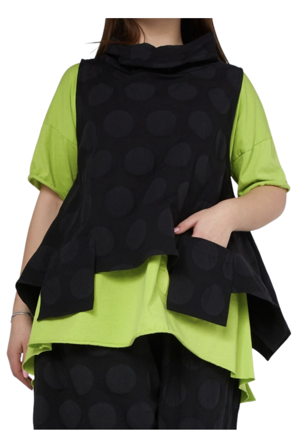 chaleco de wendy trendy con cuello alto y lunares