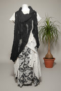 wendy trendy chaleco negro degradado con flecos y abotonado