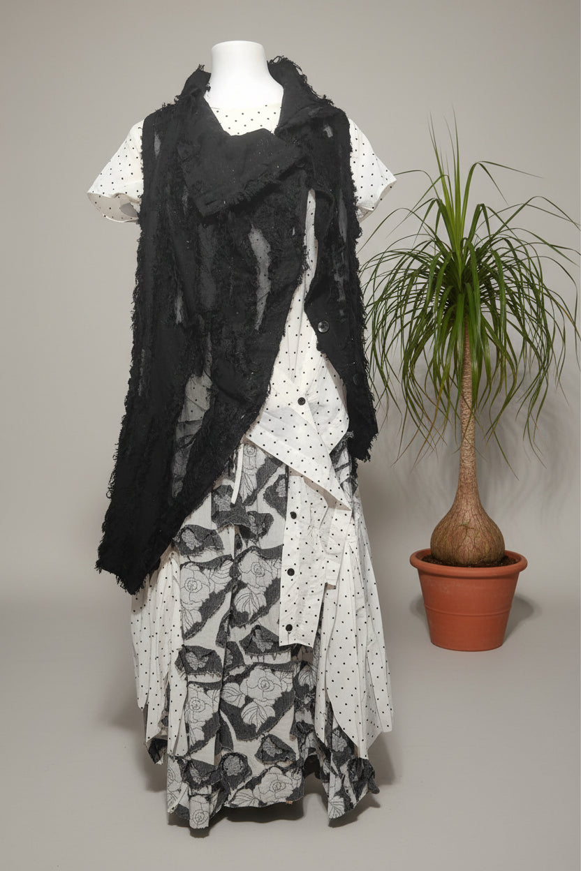 wendy trendy chaleco negro degradado con flecos y abotonado