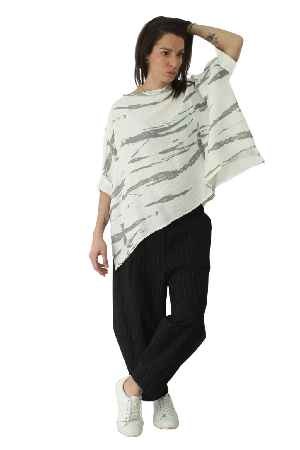 camiseta con manchas grises de wendy trendy